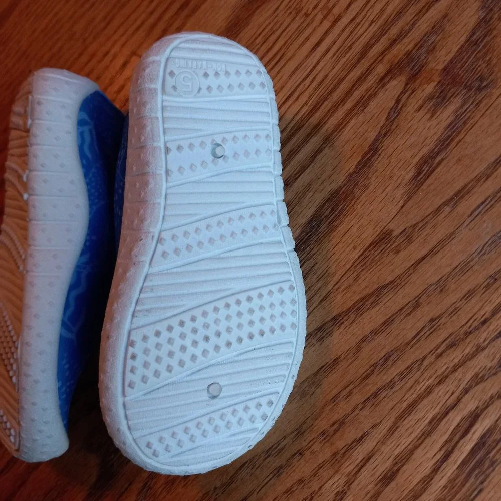 NWOT Blue Slip On Water Shoes Size 5